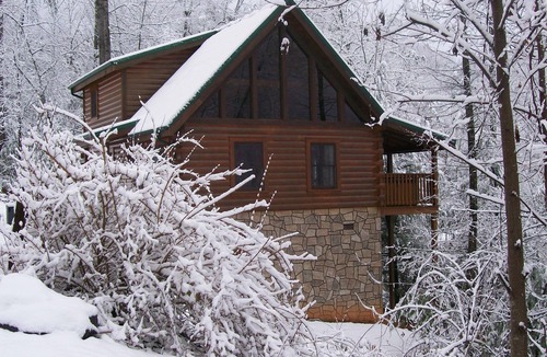 Black Bear Falls Cabin | Black Bear Cabin In Gatlinburg-Family Vacations/Romantic Getaway! Owner Operated