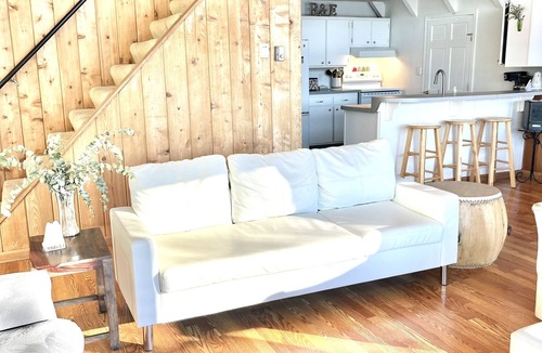 Hancock Ski Chalet | Bliss Shores Waterfront Chalet & attached Guest Suite: Sunsets & Northern Lights