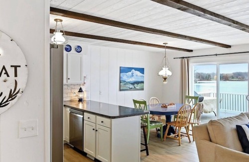 Canadian Lakes House | Blue Bungalow - Charming Lakefront Cottage on Canadian Lakes - Sleeps 8
