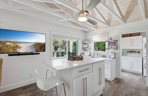 Santa Rosa Beach House | Bluefish House Six-Seater Golf Cart Walk to Beach Private Hot Tub