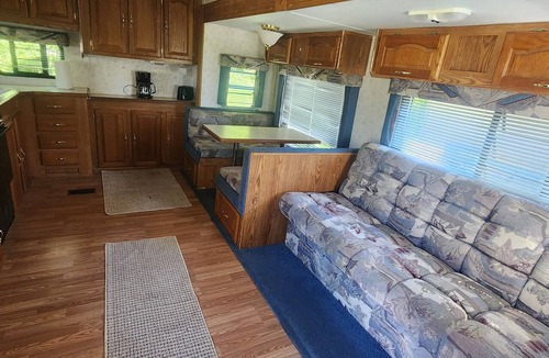 Garden House | "Bluewater Beach" 5th wheel camper in Fairport - 435' of Lake Michigan shoreline