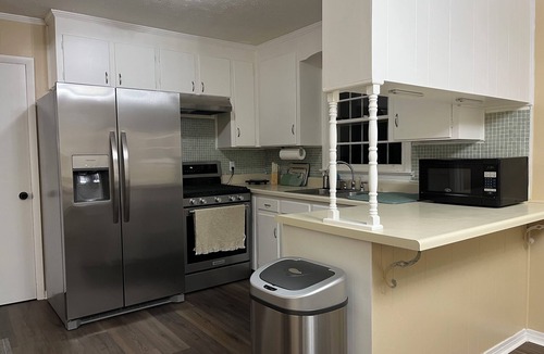 Dothan House | Boutique Calm Retreat 3-Bedroom House located on a Central Peaceful Zone