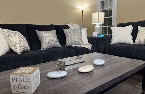 Dothan House | Boutique Calm Retreat 3-Bedroom House located on a Central Peaceful Zone