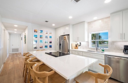 Toilla Segunda House | Brand New Heated Pool! Remodeled 3 Bedroom Cottage/Steps to the beach!