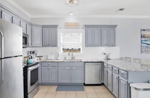 Southpointe House | BRAND NEW Pool! Just 100 steps from Beach! Private Fort Morgan Area!