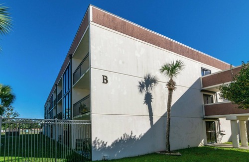 Biloxi Villa | Bright 2 bedroom, 2 bathroom villa with pool view - at beachside Ocean Club