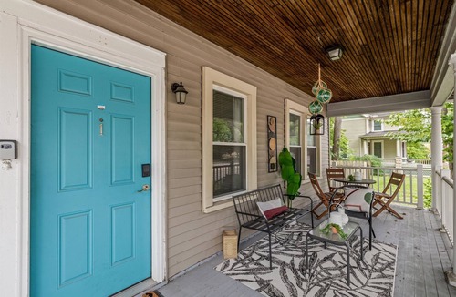 College Heights Apartment | Bright and Newly Remodeled Apartment Near EMU 1