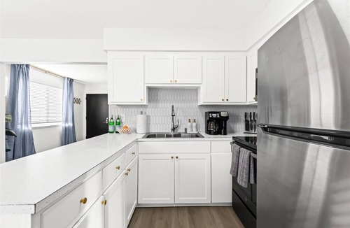 Plymouth House | Bright and Stylish 2BR Home! Walk to Downtown/Near Freeways/Private Backyard