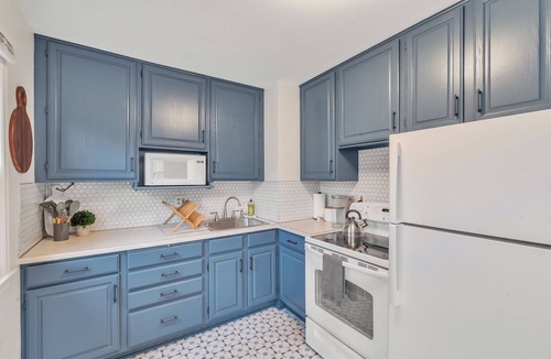 Toledo House | Bright & Stylish near Country Club, UTMC & Zoo