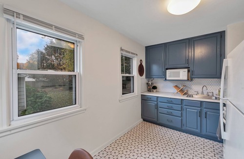 Toledo House | Bright & Stylish near Country Club, UTMC & Zoo