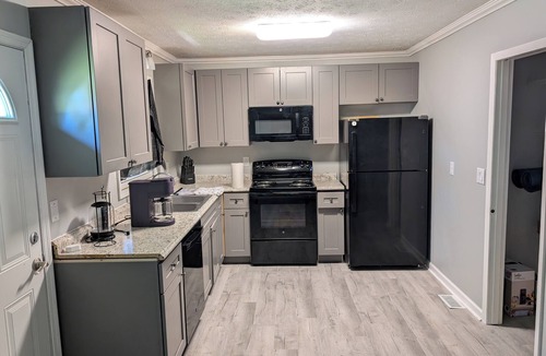 Saks House | Bring the crew to this comfortable 3/2 home minutes from everything in Anniston