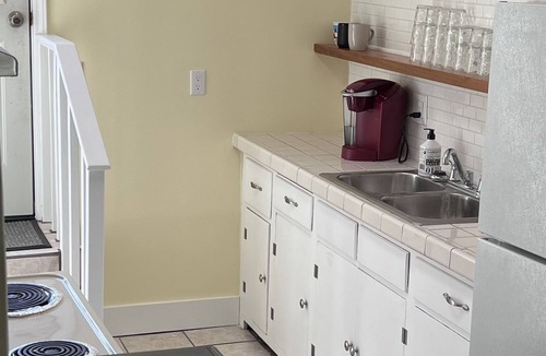 Bristol Apartment | Bristol Short Stay for work, Nascar,Music, 1bdrm King size, Queen sleeper sofa.