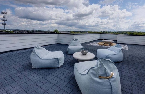 Whitebridge House | Broadway Boho #1–Rooftop Deck–Sleeps 8