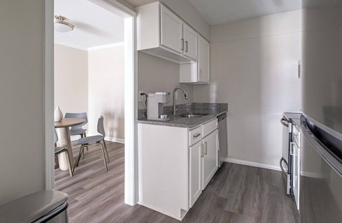 Homewood Apartment | Brookwood 1BD 4 - One Bedroom Apartment, Sleeps 2