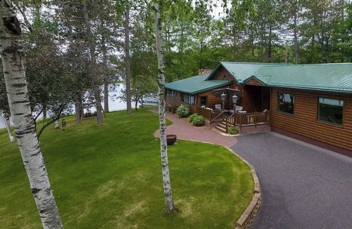Crystal Falls Ski Chalet | Bua Northwoods Chalet on the Peninsula