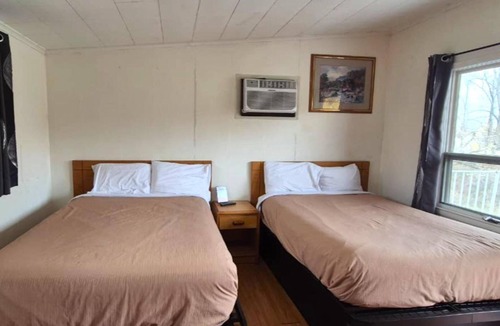 Cadillac Hotel | Budget-Friendly Room Offering Great Value for Work Travels or Leisure Getaways