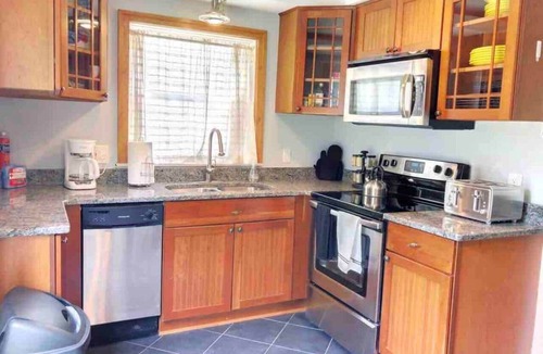 Dicken House | By The Big House - 3bd/1.5bth, 1 mile to dwntwn