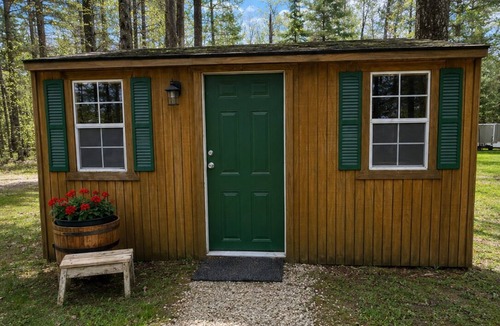 Wauksaukee House | Cabin and bunkhouse on Lake Noquebay - 1 minute from boat launch