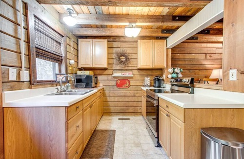 Franklin Cabin | Cabin Near Franklin w/Fire Pit & Picnic Area