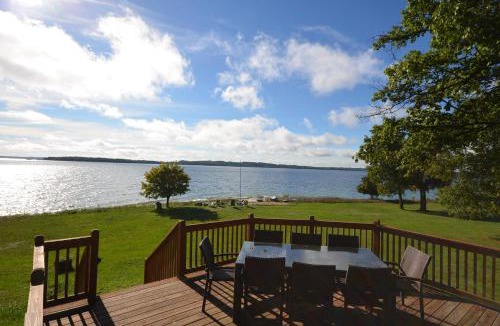 Suttons Bay House | Caboose Royale