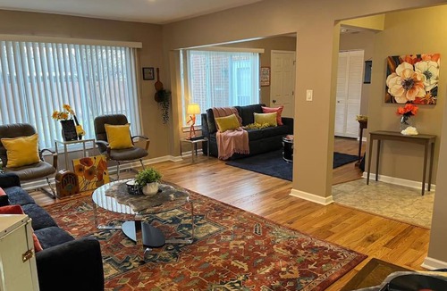 Clinton Township House | Calm & Cozy 3BR King Bed Free Wifi Washer & Dryer