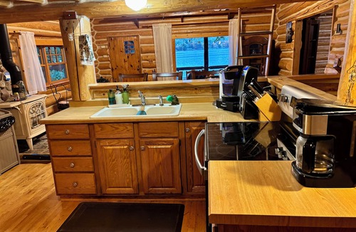 Houghton House | Calm Waters Cabin: RELAX-sauna & jacuzzi tub RECREATE-water & snowmobile trials
