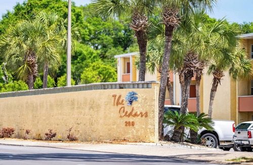 Mary Esther Apartment | ‼️Calm Waterside Condo‼️ | Kayaks, Paddles, Pool