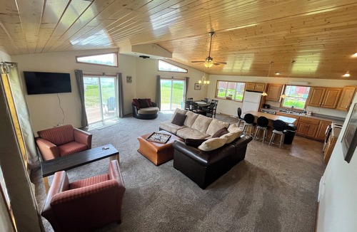 Goodman House | Captivating Lakeside Retreat in Beautiful Northern Wisconsin