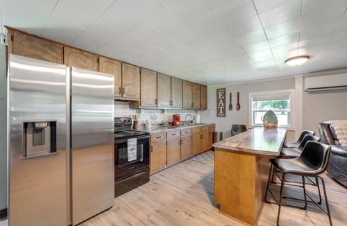 Centre Cabin | 'Cast a Line Cabin' w/Dock on Weiss Lake