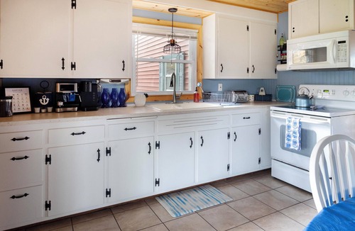 Standish Cabin | Catch on the Canal - Waterfront Getaway Near Casino, Dining & Entertainment