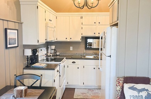 Mackinaw City Cottage | "Cedar"- Mackinaw City cottage. Walking distance to town!