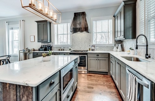 Buena Vista House | ★CELEBRATE HOUSE ★ Bachelor-ette Rooftop Sky Terrace, 1 mile to BROADWAY