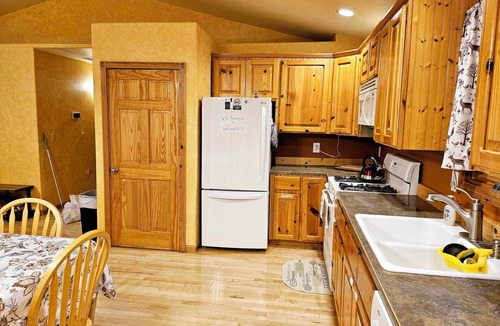 Frankfort House | Centralized for you up north adventure, sleeps up to 8, 2 bathrooms, 3 bedrooms