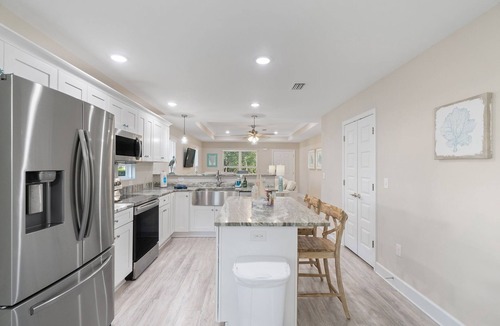 Ono Island House | Centrally located~Private backyard~Stocked~Mins to AL&FL Beaches~Owner manages