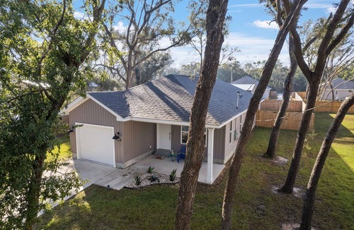 Ono Island House | Centrally located~Private backyard~Stocked~Mins to AL&FL Beaches~Owner manages