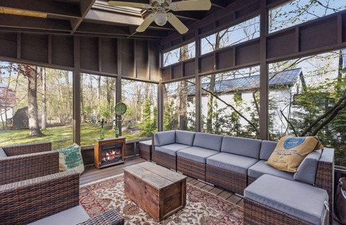 Michiana House | Charlie's on Commanche - Charming cottage tucked away in Michiana close to the l