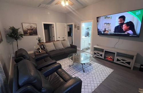 Charlotte House | Charming 1-bedroom house in beautiful Charlotte with AC, WiFi
