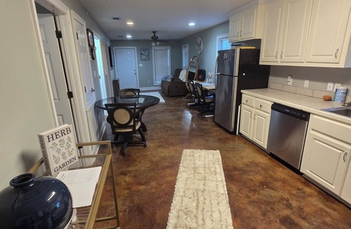 Sumrall Cottage | Charming 2/1 entire house with high speed internet with W/D and garage.