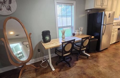 Sumrall Cottage | Charming 2/1 entire house with high speed internet with W/D and garage.