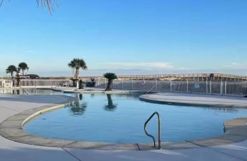 Fort Morgan Condo | Charming 2 bdrm beachside condo with amenities galore at Gulf Shores Plantation