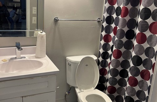 Southfield Apartment | Charming 2-bedroom apartment with fitness room and AC in Southfield