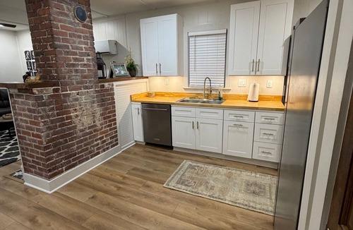 East Florence House | Charming 2-bedroom Bungalow in Florence