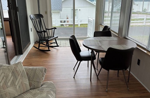 Mullett Lake Cottage | Charming 2-bedroom cottage in marvelous Cheboygan with WiFi, AC
