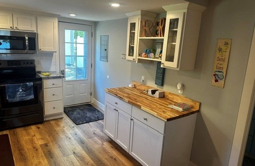 Mecosta Cottage | Charming 2-bedroom cottage on ALL-SPORTS Pretty Lake in Mecosta MI.