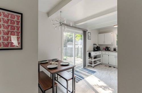 East Lansing House | Charming 2-bedroom townhome - 1 Mile from MSU!