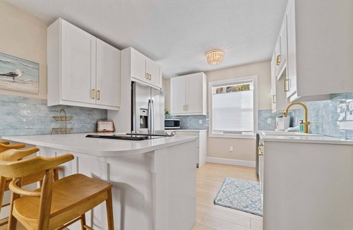 Bellaire House | Charming 2BR Pet-Friendly + Walk to Downtown
