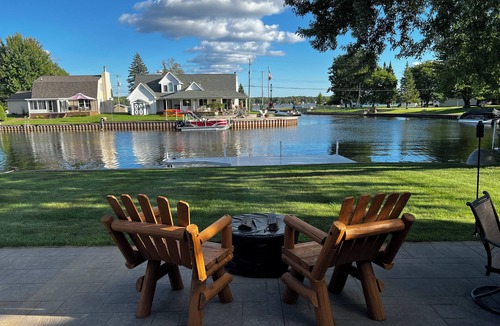 Houghton Lake Cottage | Charming 3-bedroom Lake Cottage with Dock, WiFi, & AC on enjoyable Houghton Lake