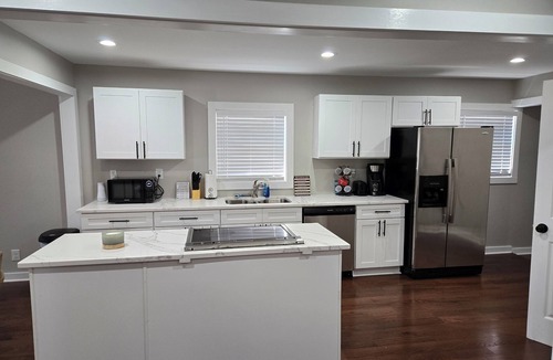 Birmingham House | Charming 3-bedroom 2 bathroom house with WiFi, AC in marvelous Birmingham.
