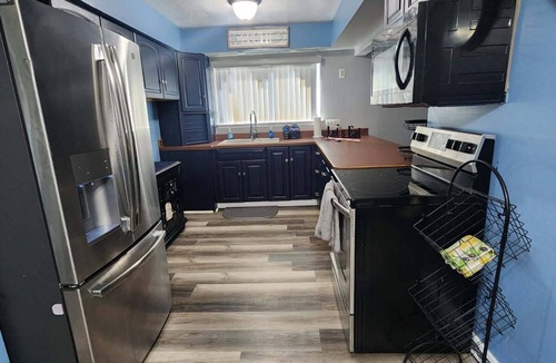 Wayne County House | Charming 3-bedroom Home Away From Home with comfort in Brownstown
