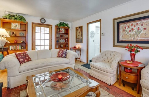 Drayton Plains House | Charming 3-bedroom house with AC and WiFi in Royal Oak